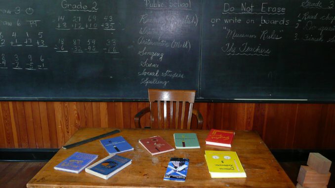 schulbücher-56642_1920