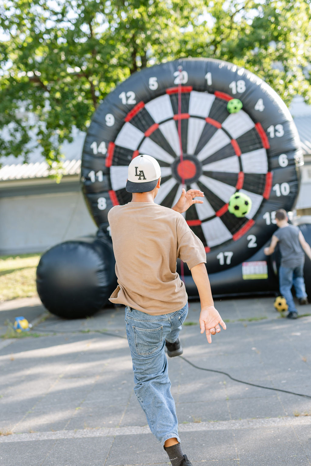 Fußball-Darts auf dem Schulhof